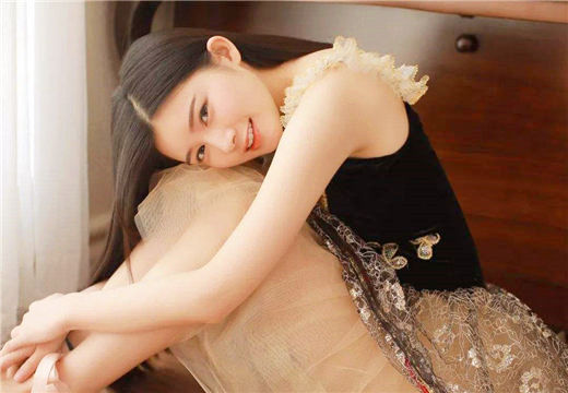 仁杰偵探幫單純少女查明真相