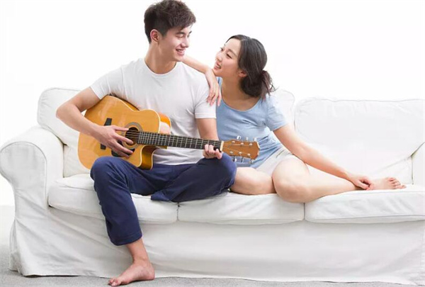 面對(duì)自戀的男人要怎么應(yīng)對(duì)？
